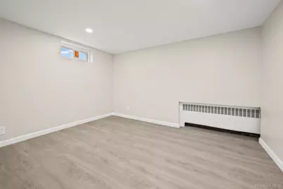 88 N Penataquit Avenue, Bay Shore, NY 11706 - Photo 17