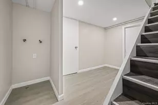 88 N Penataquit Ave, Bay Shore, NY 11706 - Photo 15