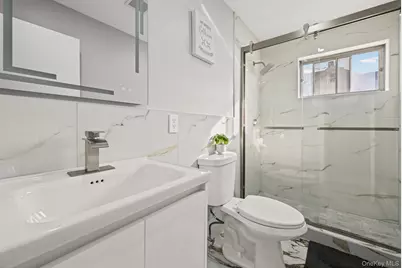 88 N Penataquit Avenue, Bay Shore, NY 11706 - Photo 11