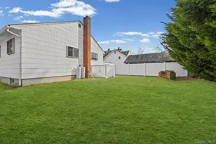 88 N Penataquit Ave, Bay Shore, NY 11706 - Photo 5