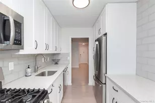 4 Consulate Dr, Tuckahoe, NY 10707 - Photo 11