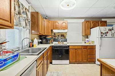 331 Tulip Avenue, Floral Park, NY 11001 - Photo 7