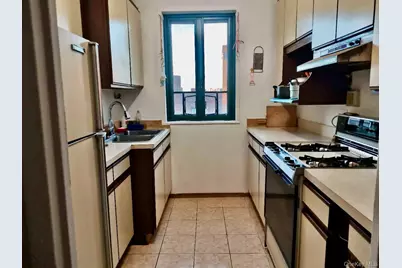 1604 Metropolitan Avenue #8F, Bronx, NY 10462 - Photo 3