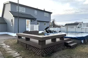 696 N Delaware Ave, Lindenhurst, NY 11757 - Photo 17