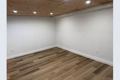 696 N Delaware Avenue, Lindenhurst, NY 11757 - Photo 15