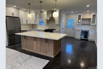 696 N Delaware Avenue, Lindenhurst, NY 11757 - Photo 3