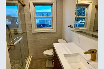 696 N Delaware Avenue, Lindenhurst, NY 11757 - Photo 7