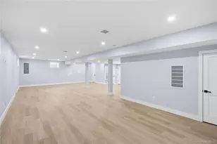 14 Fawn Ln, Westbury, NY 11590 - Photo 29