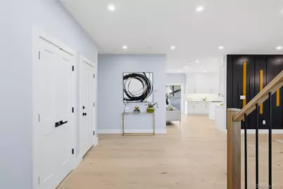 14 Fawn Lane, Westbury, NY 11590 - Photo 3