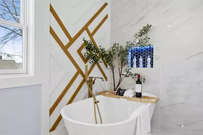 14 Fawn Lane, Westbury, NY 11590 - Photo 17