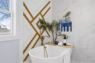 14 Fawn Ln, Westbury, NY 11590 - Photo 17