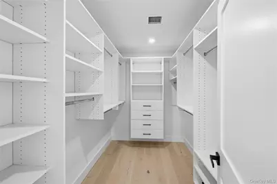 14 Fawn Lane, Westbury, NY 11590 - Photo 15