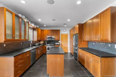 9 Ronwood Road, Chestnut Ridge, NY 10977 - Photo 15