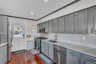 14 Lisa Dr, Deer Park, NY 11729 - Photo 13