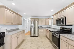 276 Hudson Ave, Freeport, NY 11520 - Photo 9