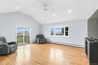 276 Hudson Avenue, Freeport, NY 11520 - Photo 5