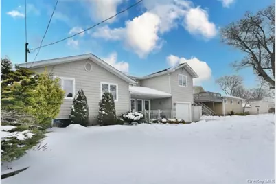 320 Roosevelt Avenue, Massapequa Park, NY 11762 - Photo 3