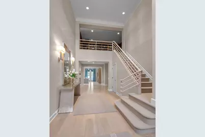 17 Evergreen Circle, Manhasset, NY 11030 - Photo 3