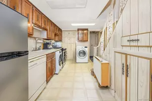 60-56 75th St, Middle Village, NY 11379 - Photo 27