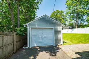 69 Allan Dr, East Norwich, NY 11732 - Photo 21