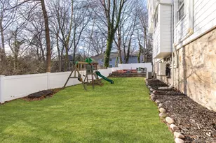 25 Roxbury Rd, Scarsdale, NY 10583 - Photo 25