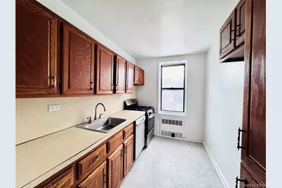 141-05 Pershing Crescent #202, Briarwood, NY 11432 - Photo 9