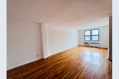 141-05 Pershing Crescent #202, Briarwood, NY 11432 - Photo 7