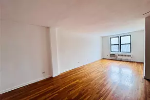 141-05 Pershing Crescent, Briarwood, NY 11432 - Photo 7