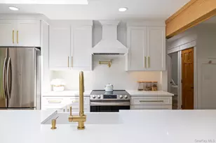 2 Meadowlark Ln, Huntington, NY 11743 - Photo 13