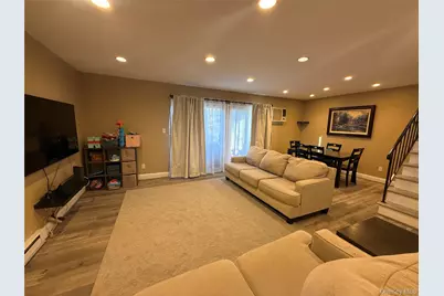 1604 Chelsea Cove S, Hopewell Junction, NY 12533 - Photo 5