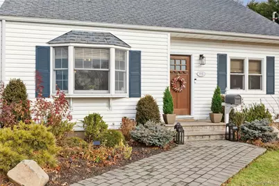 115 Academy Street, Bayport, NY 11705 - Photo 5