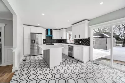 74 Lincoln Avenue, Islip Terrace, NY 11752 - Photo 11