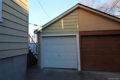 69-23 64th Place, Glendale, NY 11385 - Photo 15