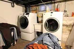 69-23 64th Pl, Glendale, NY 11385 - Photo 13