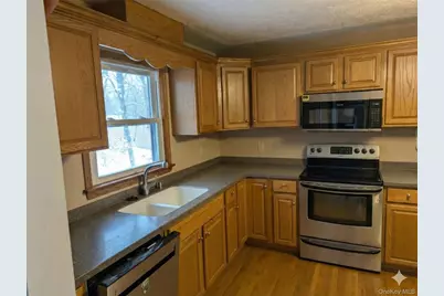 7 Brookland Farms Road, Poughkeepsie, NY 12601 - Photo 3