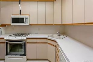 1340 Stadium Ave, Bronx, NY 10465 - Photo 17