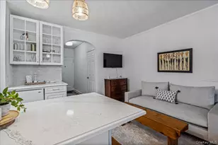 36 Hamilton Pl, Garden City, NY 11530 - Photo 7