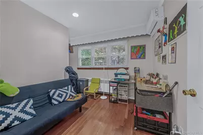 25 Lawrence Street, New Hyde Park, NY 11040 - Photo 5