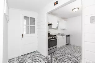 160 Austin St, Lindenhurst, NY 11757 - Photo 13