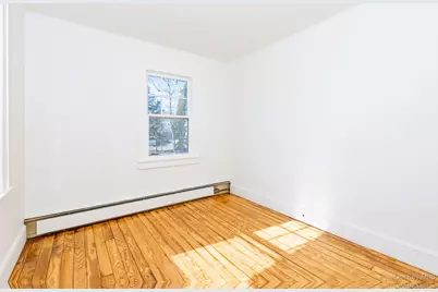 160 Austin Street, Lindenhurst, NY 11757 - Photo 7