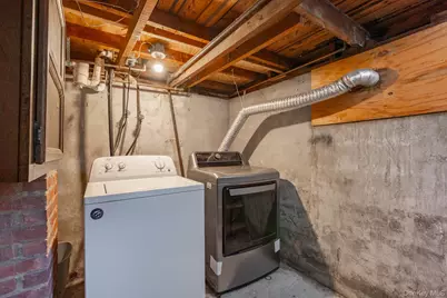 160 Austin Street, Lindenhurst, NY 11757 - Photo 19