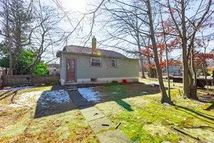 160 Austin St, Lindenhurst, NY 11757 - Photo 19