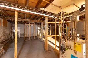 160 Austin St, Lindenhurst, NY 11757 - Photo 17