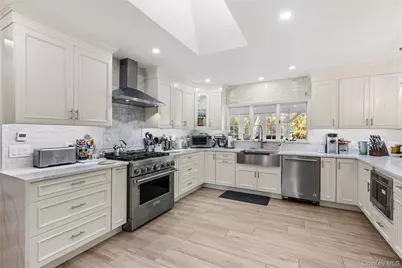 18 Floral Avenue, Huntington, NY 11743 - Photo 17