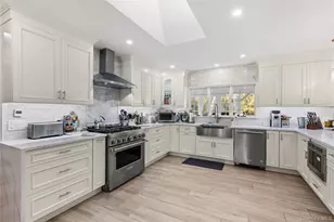 18 Floral Ave, Huntington, NY 11743 - Photo 17