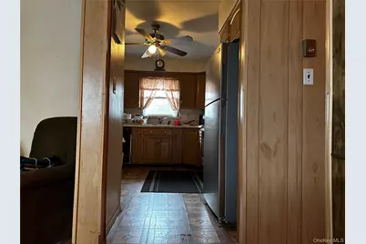 25 Crown Ave Avenue, Huntington, NY 11743 - Photo 5