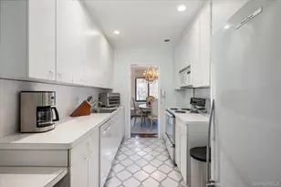 20 Gilchrest Rd, Great Neck, NY 11021 - Photo 3