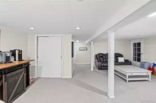 527 Spruce Ln, East Meadow, NY 11554 - Photo 37