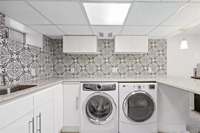 527 Spruce Lane, East Meadow, NY 11554 - Photo 35