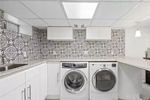 527 Spruce Ln, East Meadow, NY 11554 - Photo 35